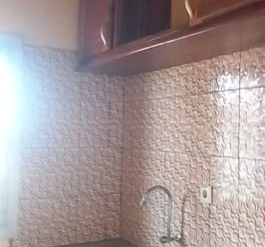Chambre moderne à louer à Nkomo