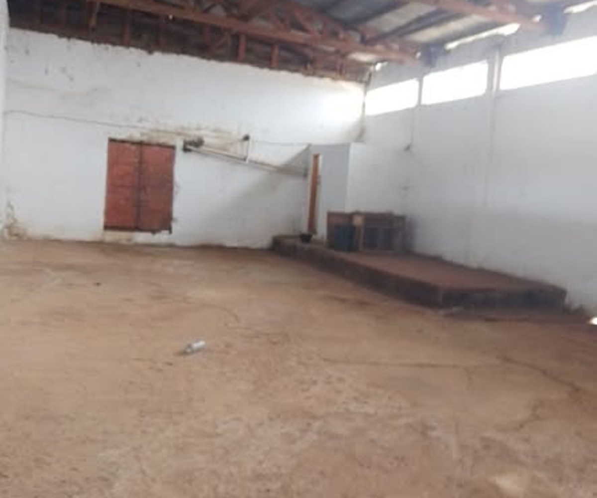 Entrepôt à louer à Yaoundé Tsinga Village