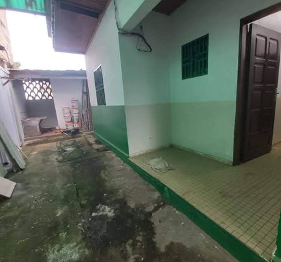 Villa à louer à Biyem-Assi - 6 chambres, 4 douches