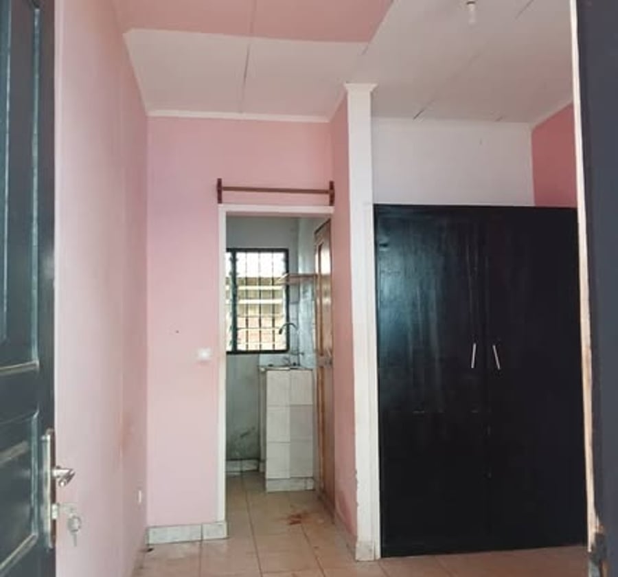 Chambres modernes à louer à Soa - 20 000 FCFA/mois