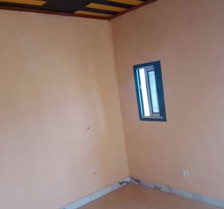 Très grande chambre moderne au carrefour Nkoabang