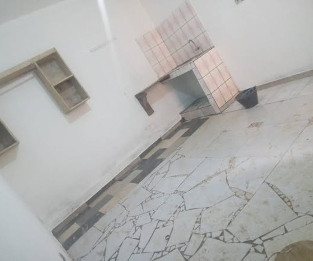 Chambre moderne à louer à Etoug-Ebe