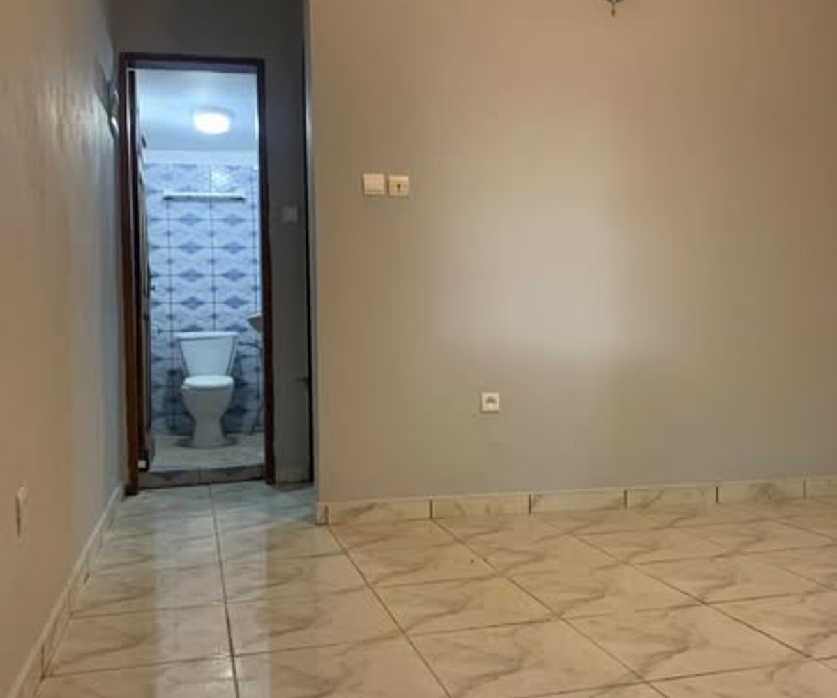 Studio 3 pièces staffé à louer - Village, Douala