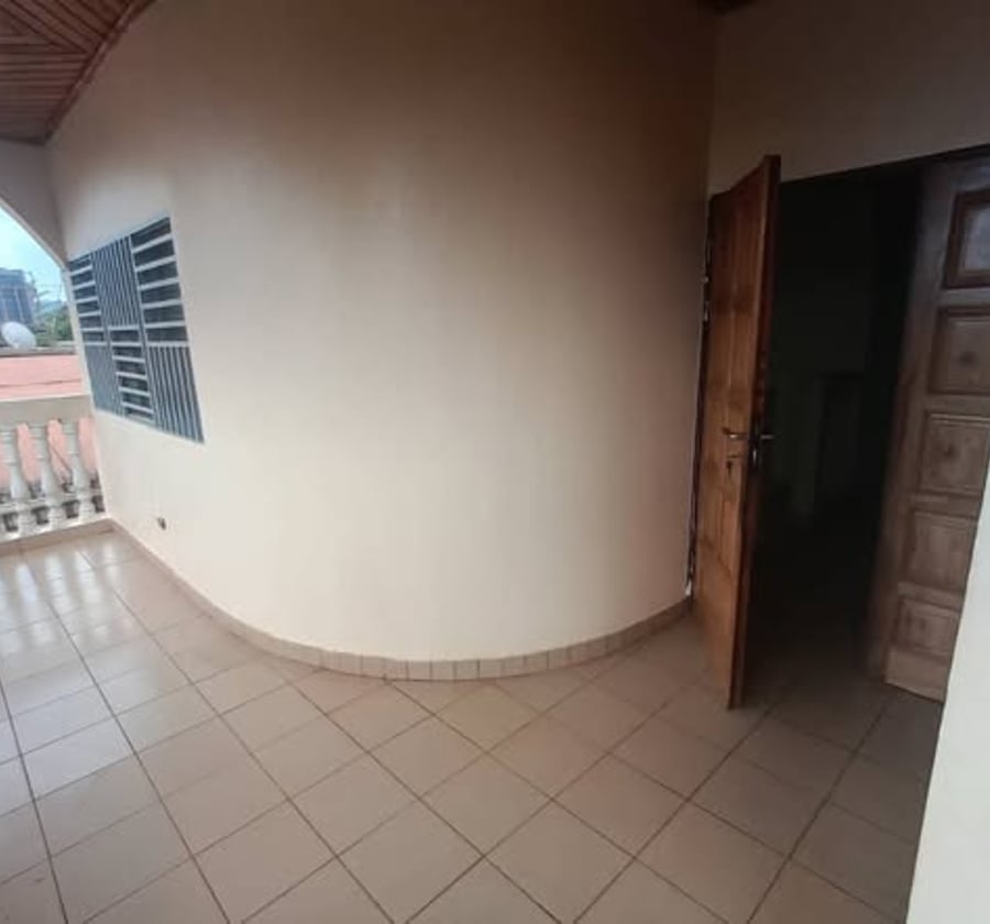 Appartement 3 chambres à louer - Oyom Abang