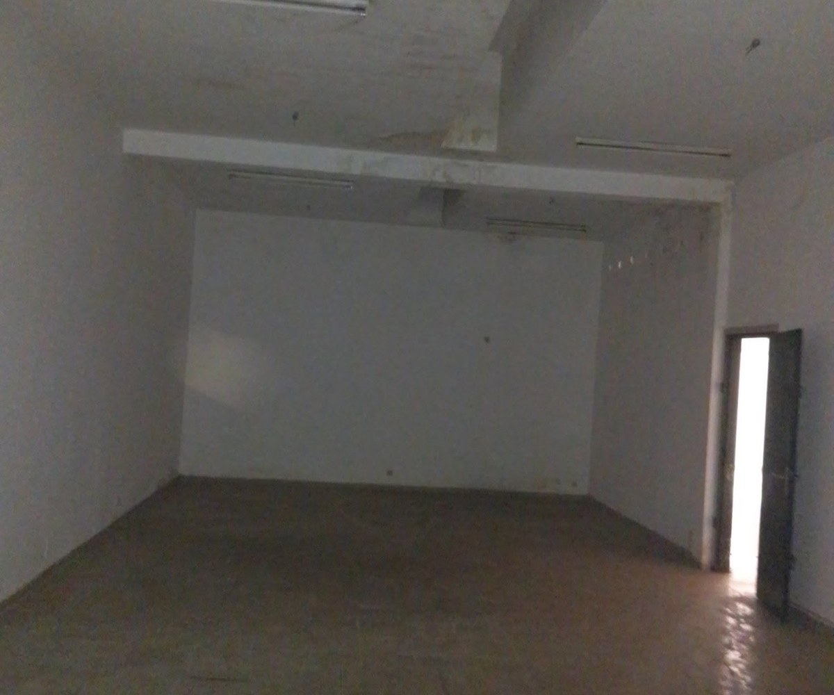 Magasin de stockage et bureaux à louer - Yaoundé centre-ville