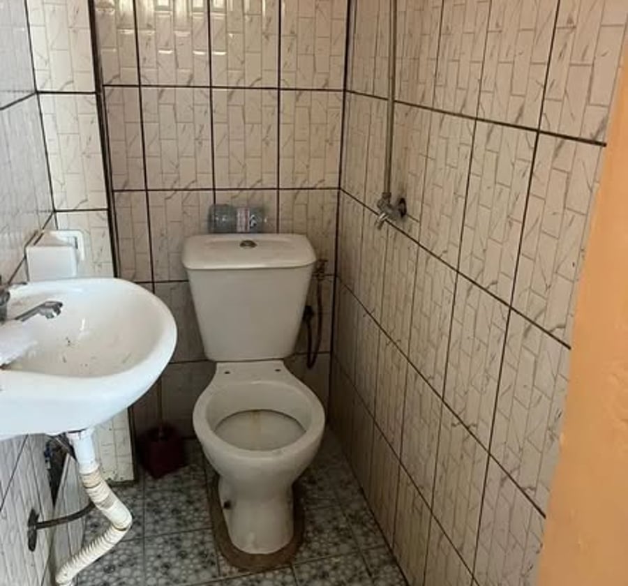 Chambre moderne à Nkoabang (10ᵉ arrêt)