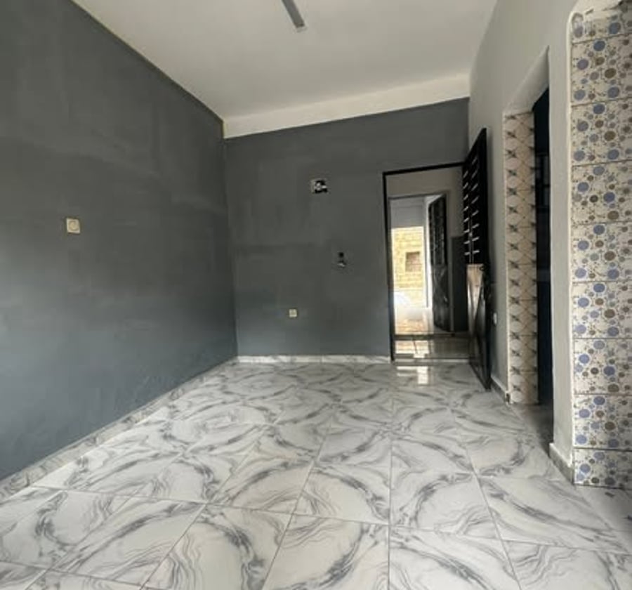 Chambre moderne 3 pièces à PK17 Douala