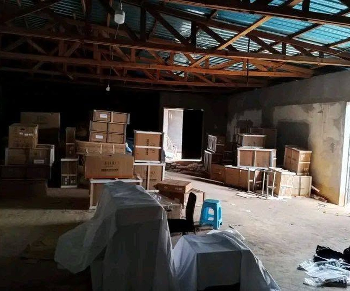 Entrepôt à louer à Yaoundé Emana
