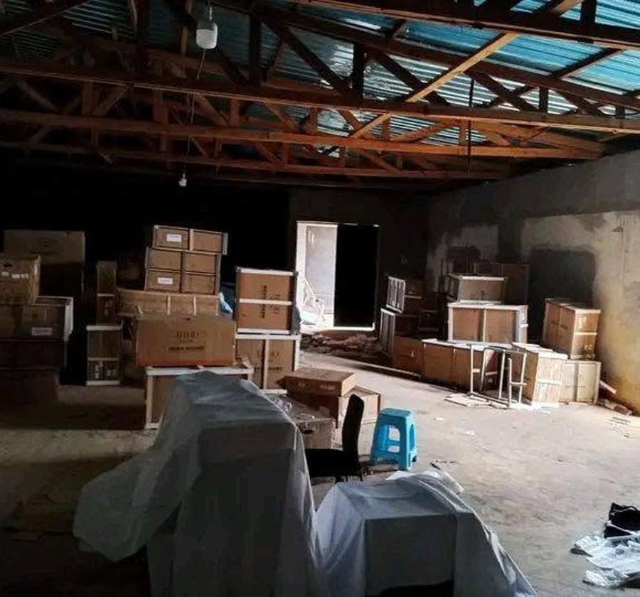 Entrepôt à louer à Yaoundé Emana