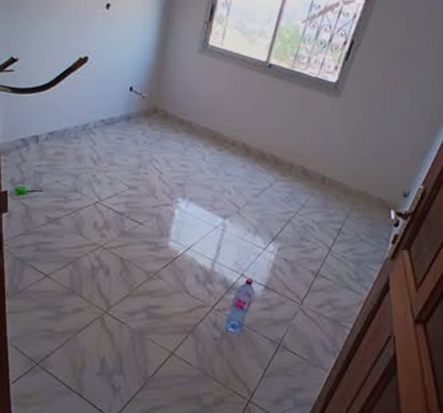 Vaste chambre moderne à louer - Messassi