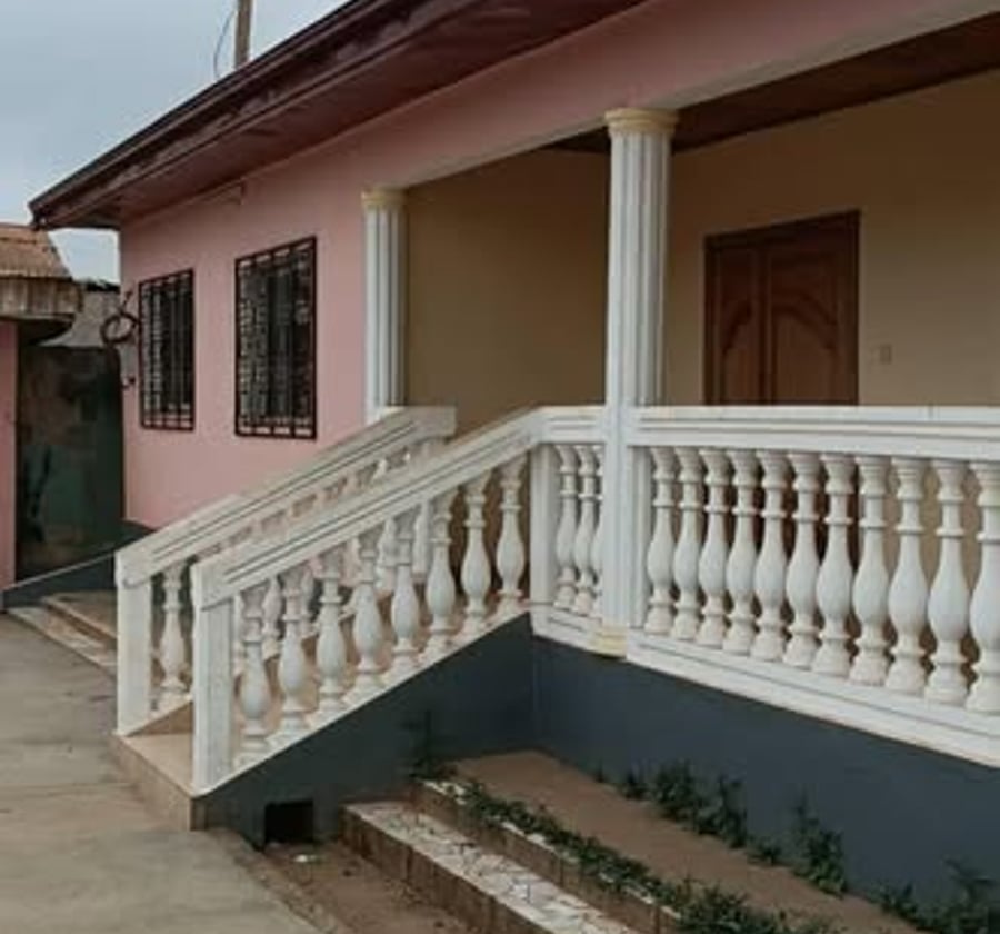 Entrepôt avec bureau à louer à Mvan, Yaoundé
