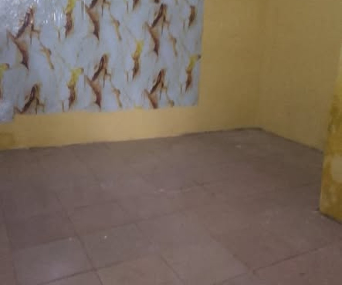 Grande chambre moderne à Nsimeyong