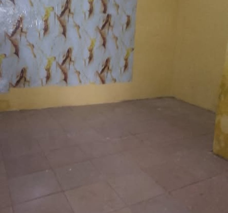 Grande chambre moderne à Nsimeyong