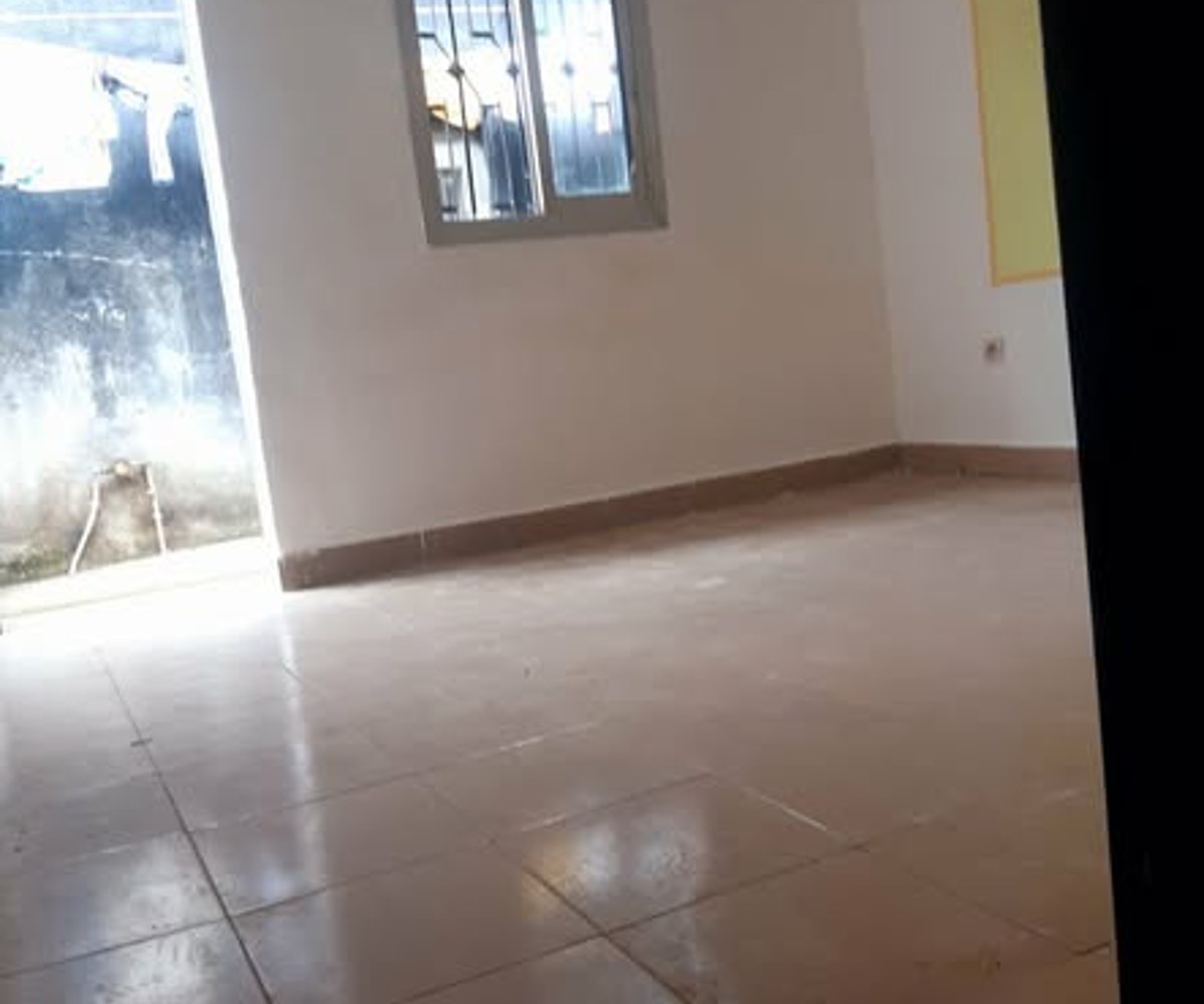 Studio moderne 3 pièces à Ndogpassi II avec forage et prépayé