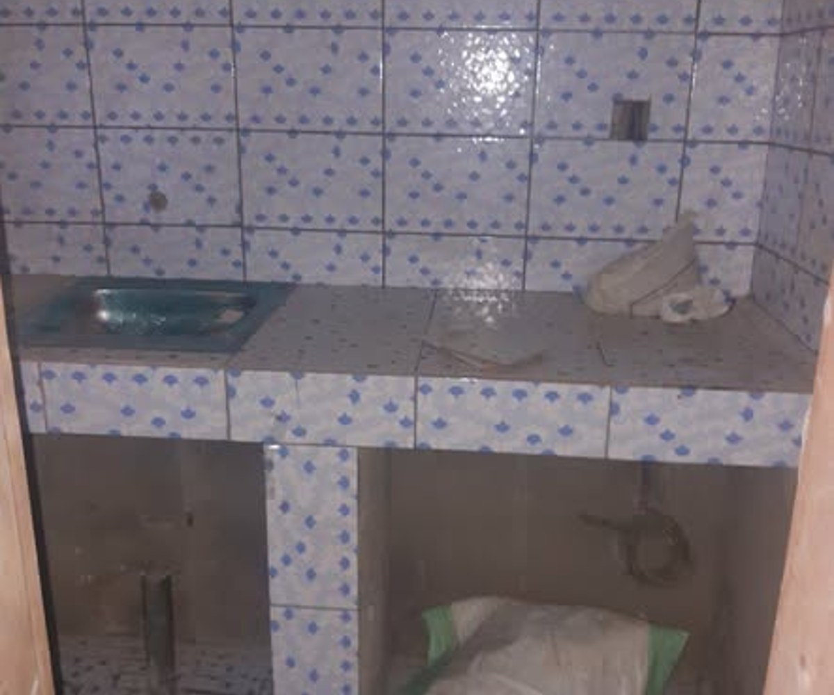 Chambre moderne dans la barrière à Ndogpassi II