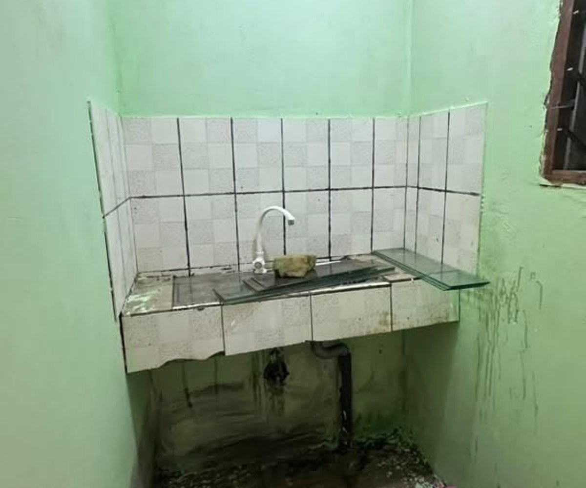 Chambre moderne avec douche et cuisine - Nsam Yaoundé