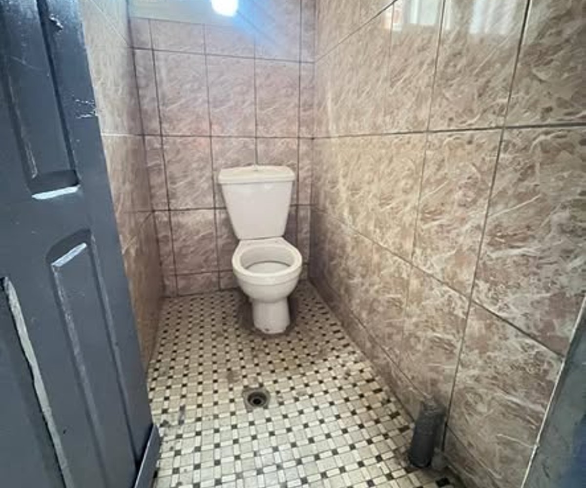 Studio moderne à louer à Kotto Chefferie