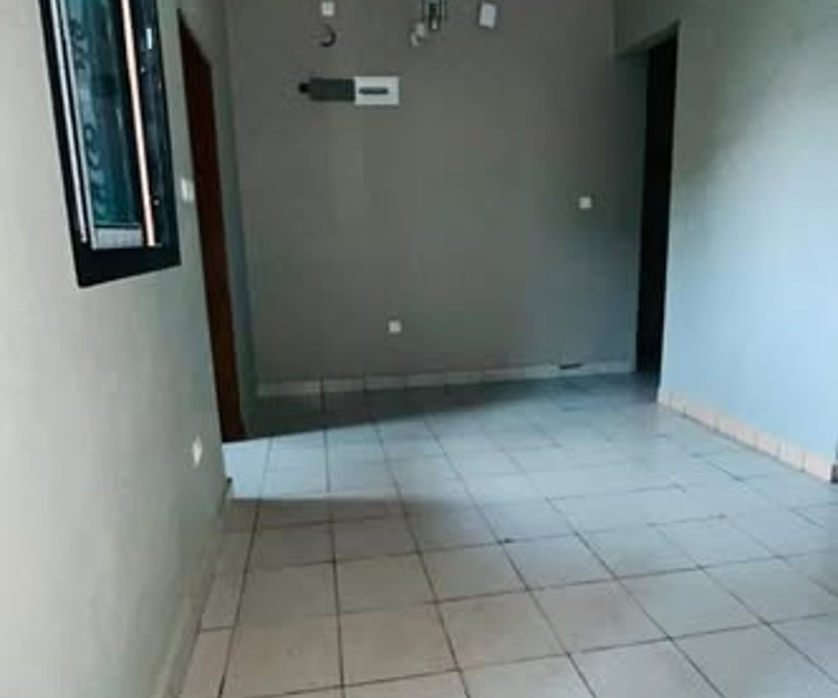 Bel Appartement Moderne à Louer à Logbaba Jardin