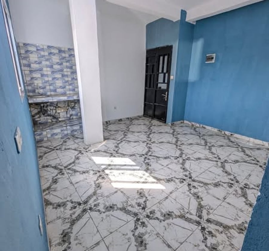 Studio moderne 4 pièces neuf à Ndogbong