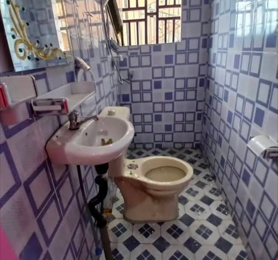 Chambre moderne à Odza Auberge Bleu