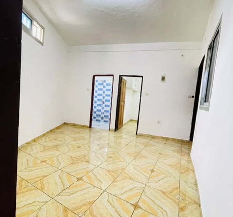 Petit studio moderne à louer – Logpom Bassong