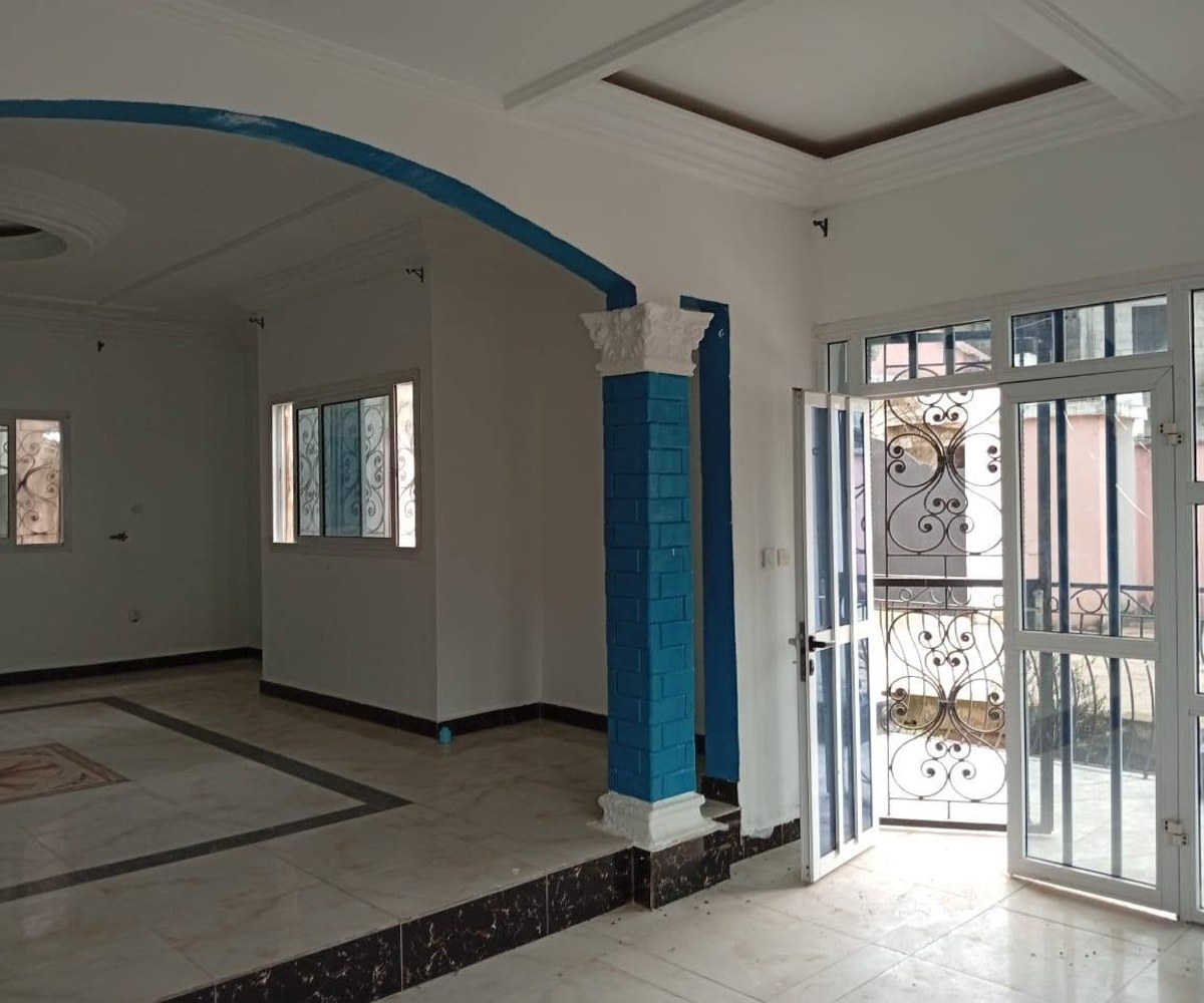 Duplex spacieux et confortable à louer – Logbessou