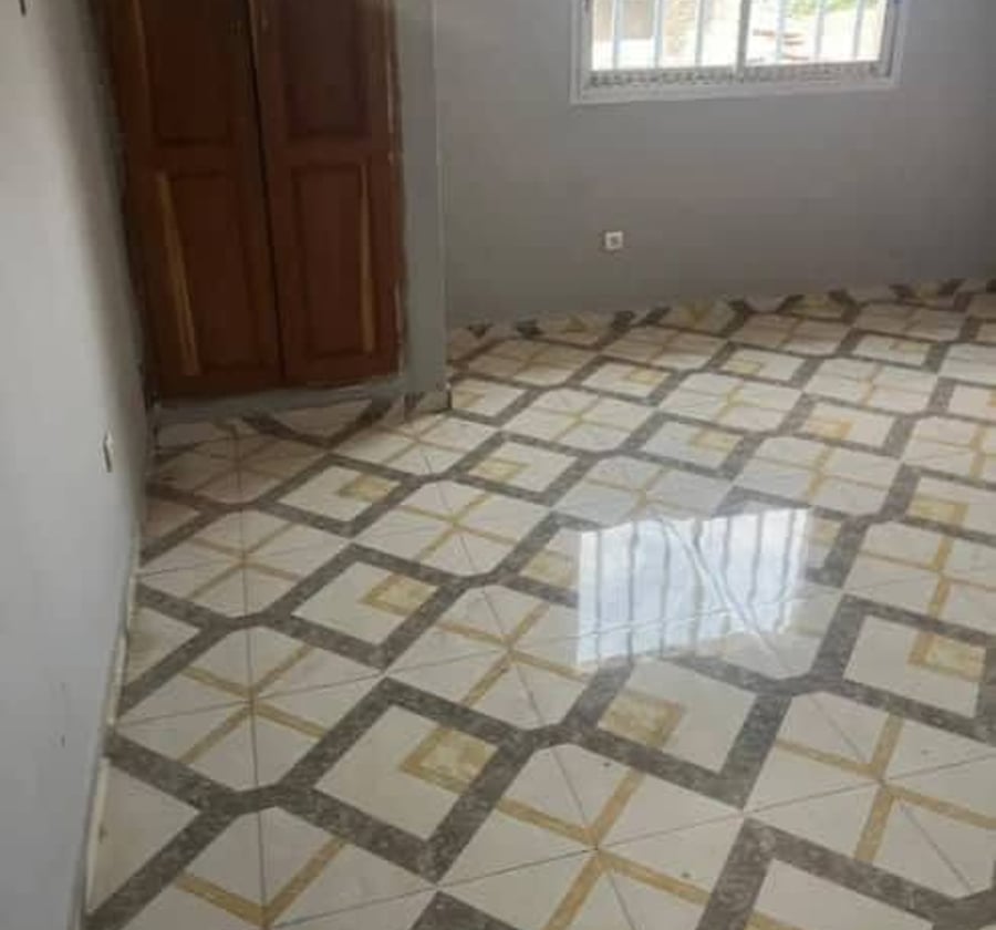 Studio moderne à louer à Japoma