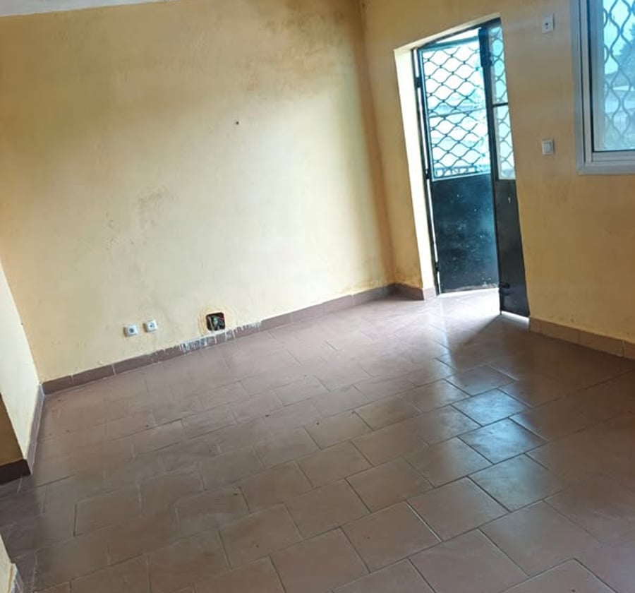 Appartement moderne à louer à PK 10, Douala