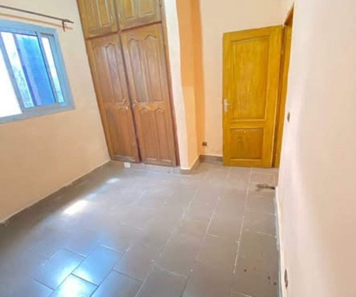 Appartement 2 chambres à Efoulan - 80 000 XAF/mois