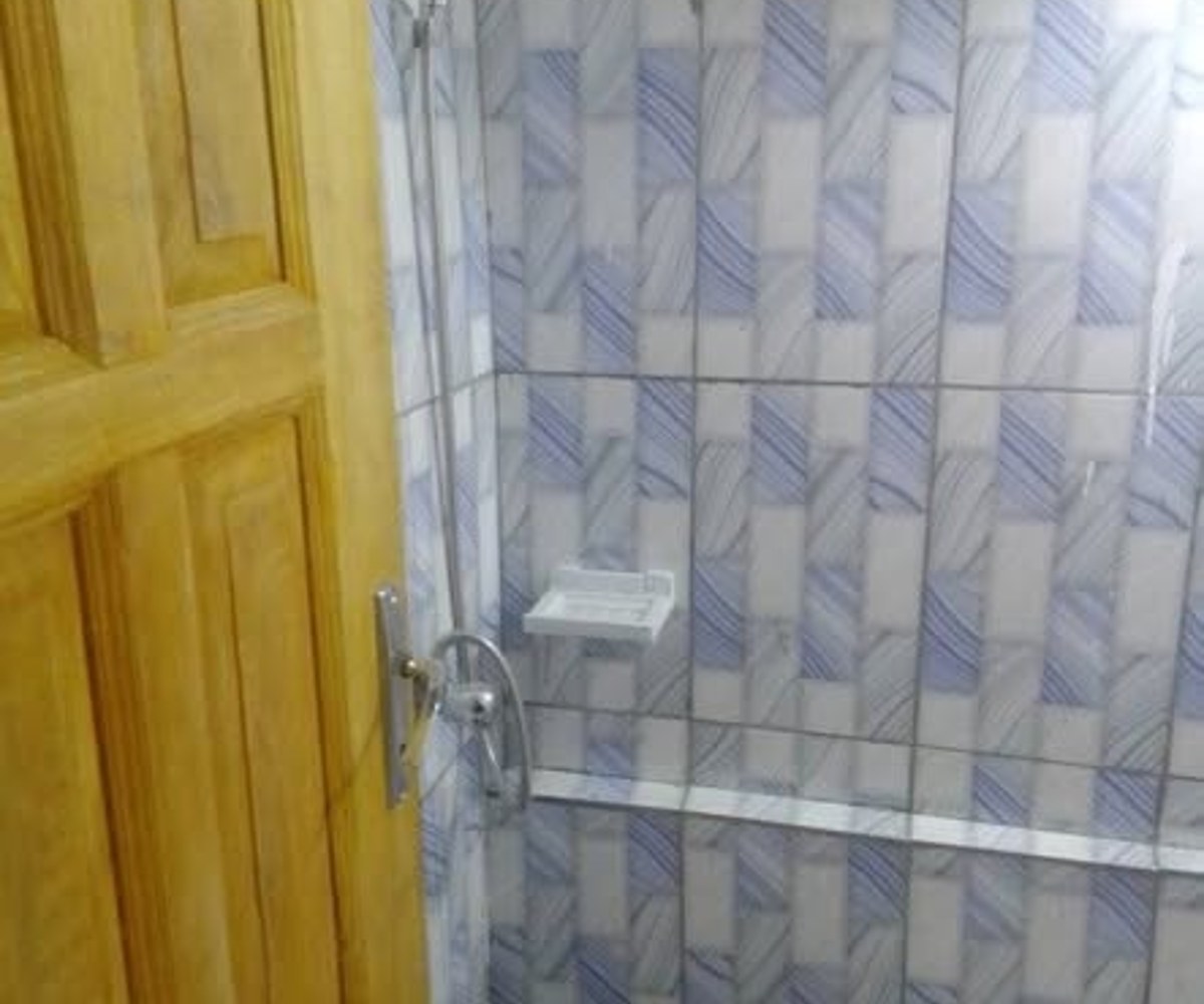 Chambres modernes à louer à Ekie