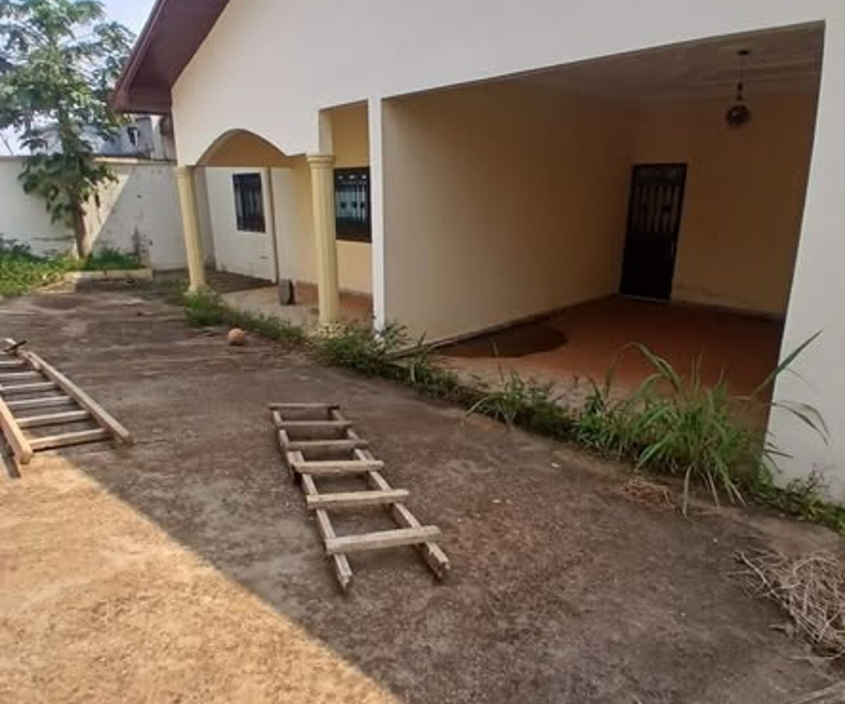 Villa à louer à Yaoundé Nkolnda