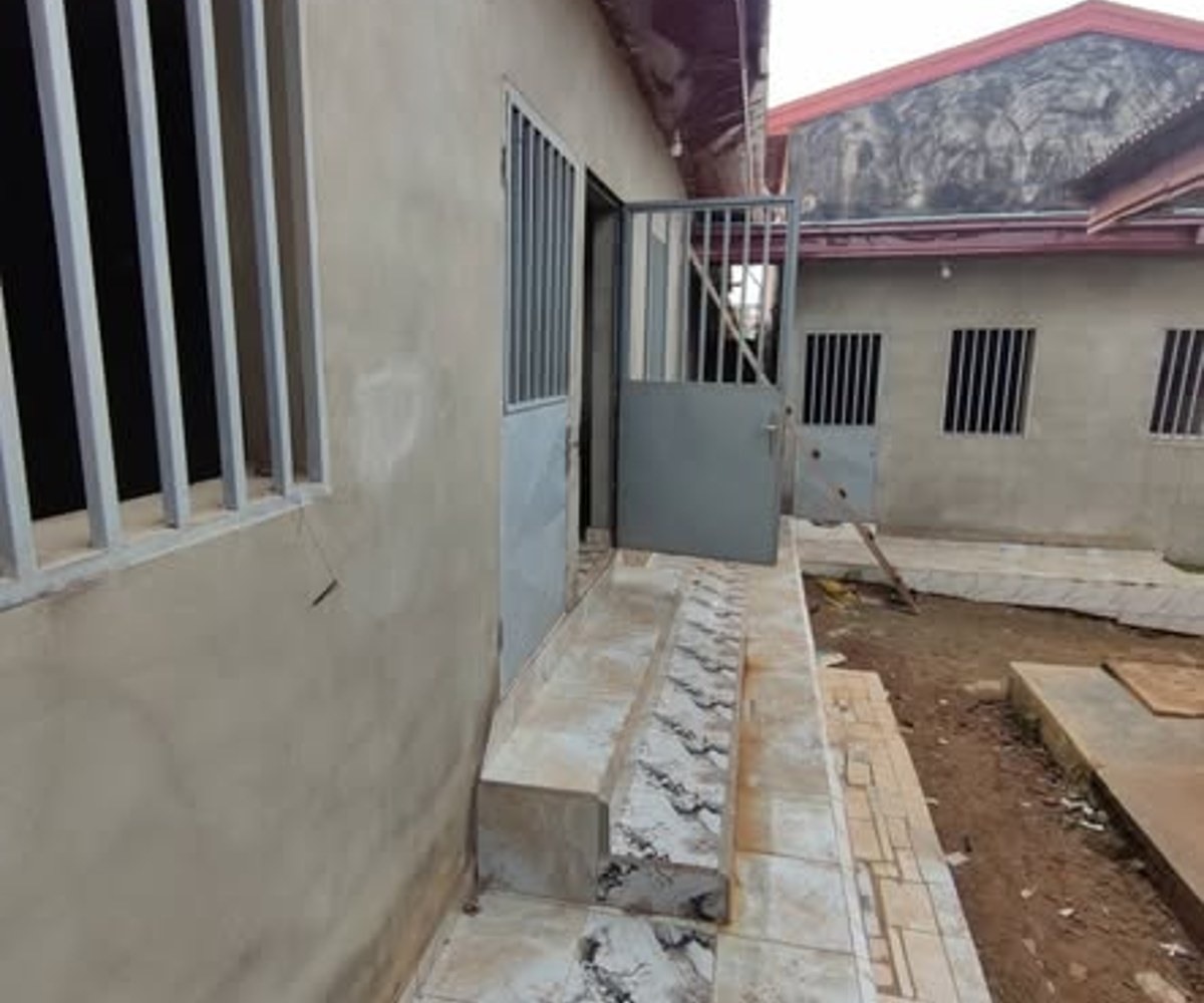 Vaste studio moderne à louer - Éleveur, Yaoundé