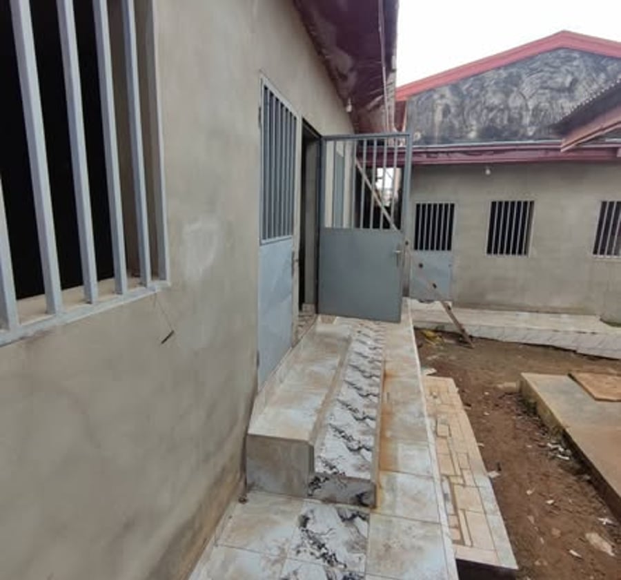 Vaste studio moderne à louer - Éleveur, Yaoundé