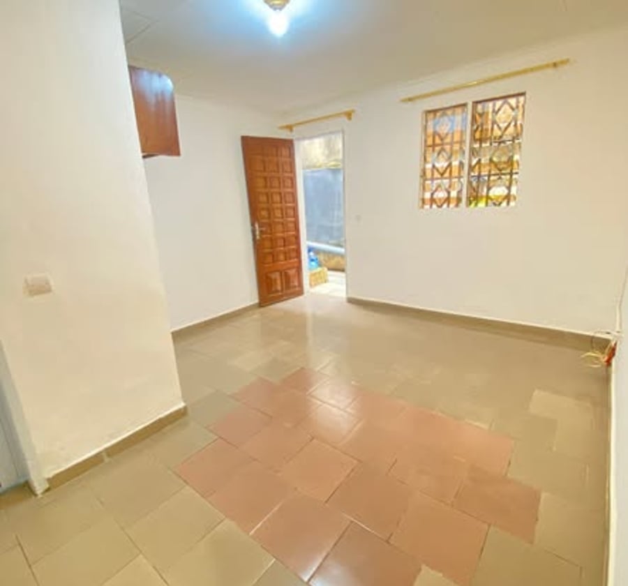 Chambre moderne à Biyem-Assi