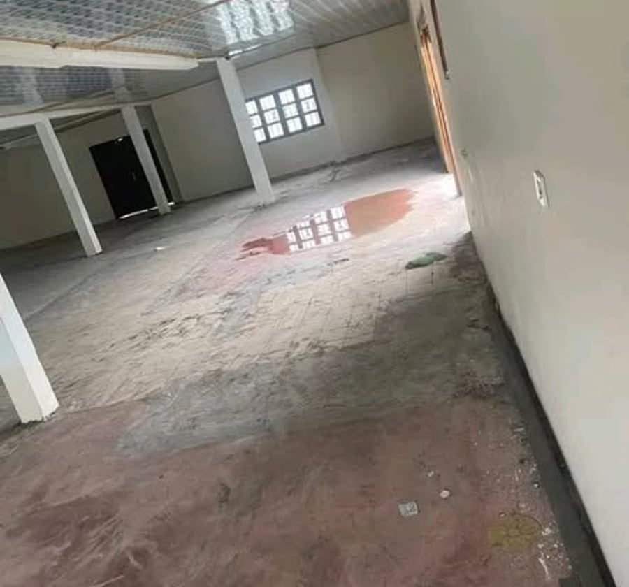Vaste emplacement commercial 1000 m² - Biyem-Assi