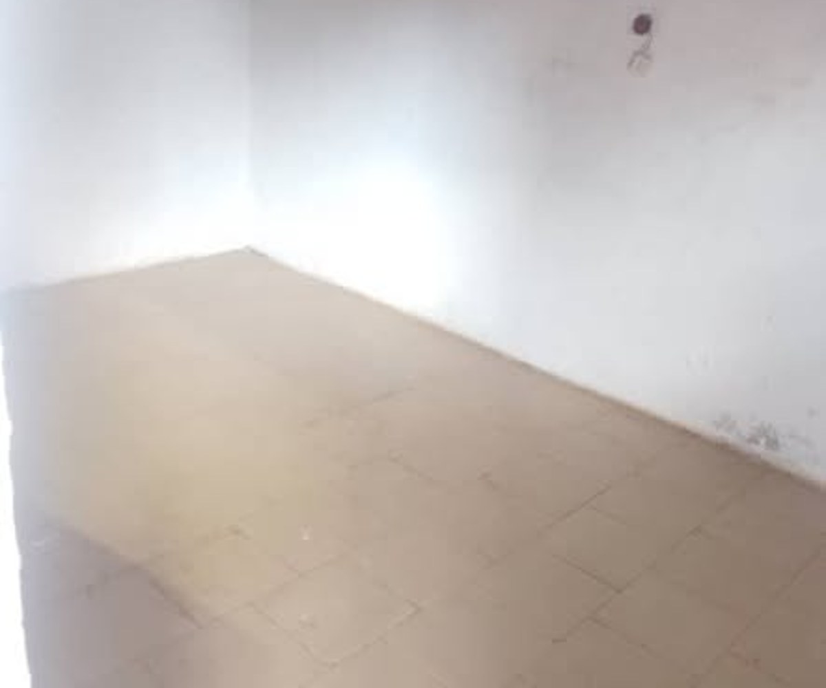 Grande chambre simple à Nkoabang - Petit Stade