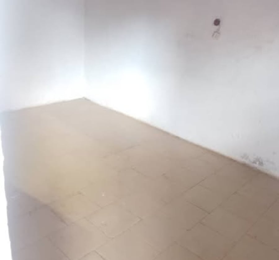 Grande chambre simple à Nkoabang - Petit Stade