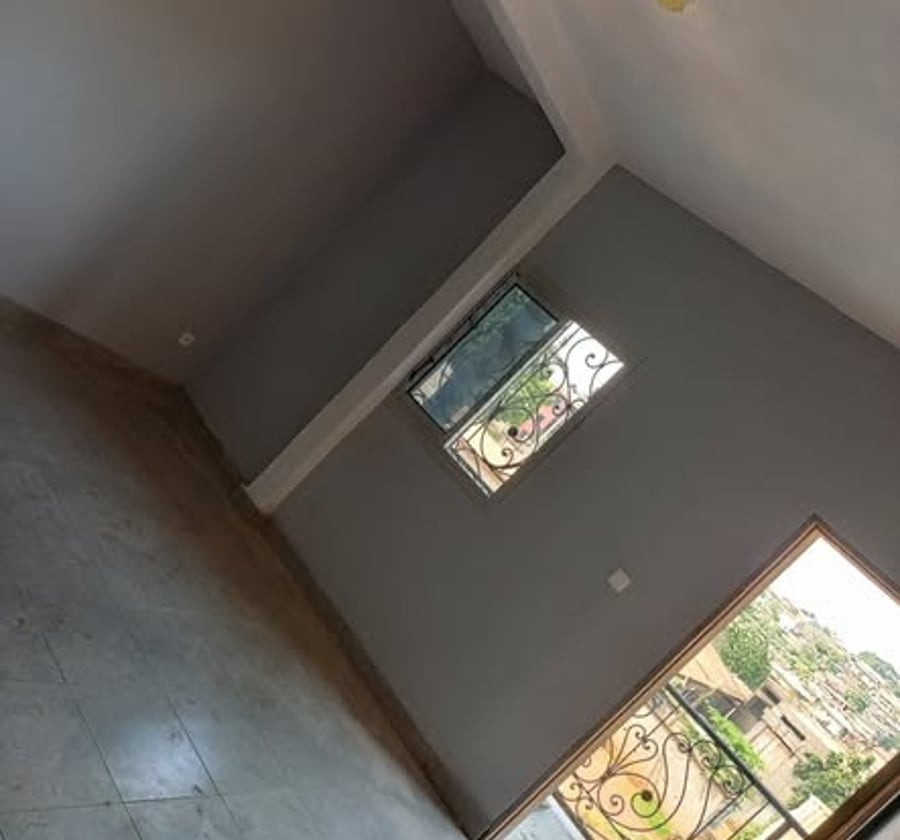 Vaste studio moderne à Kondengui