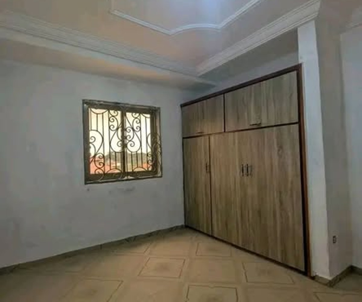 Appartement moderne à louer - Odza (Petit Marché)