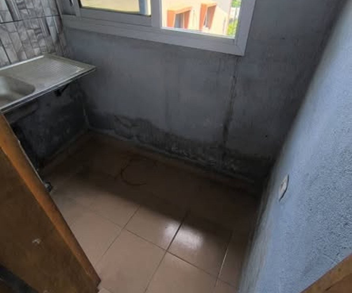 Studio moderne à louer à Malangué, Douala