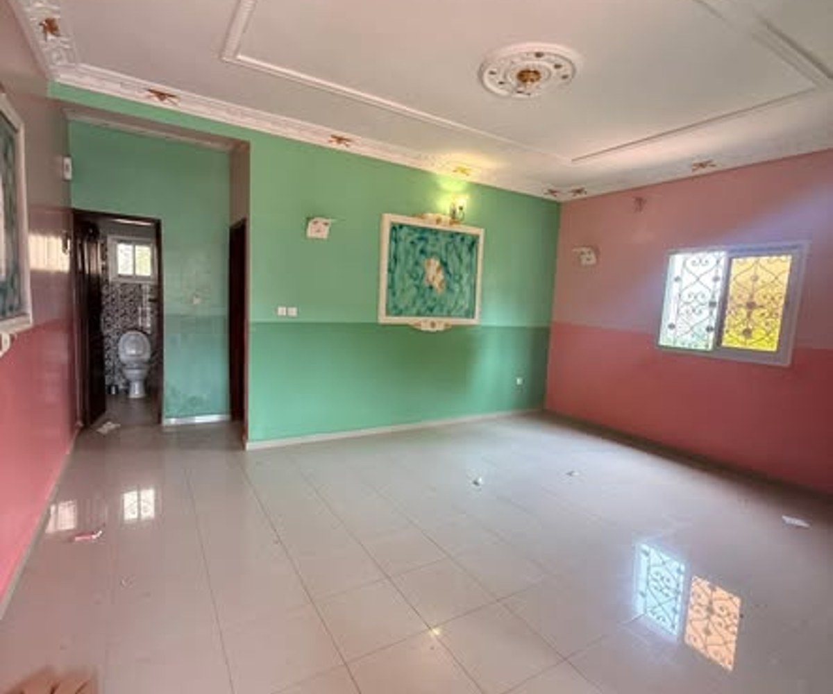 Studio moderne à louer à Nkolfoulou