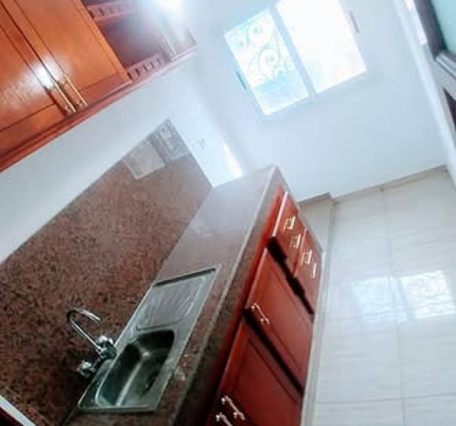 Appartement 3 chambres à louer à Bonapriso - 400 000 FCFA/mois
