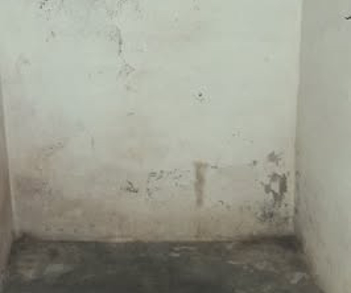 Vaste chambre simple à louer à PK8