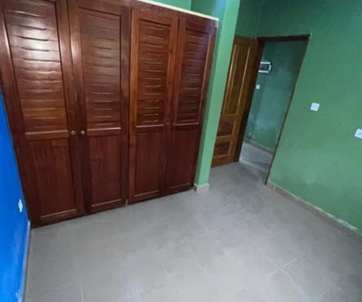 Studio moderne à louer à PK12, Douala