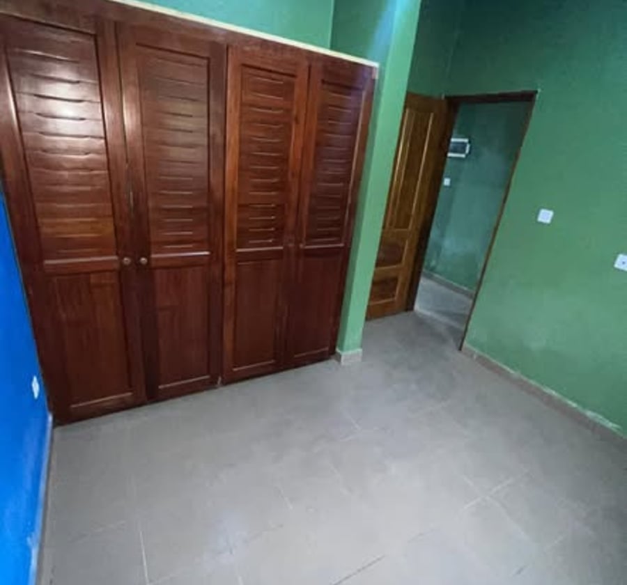 Studio moderne à louer à PK12, Douala