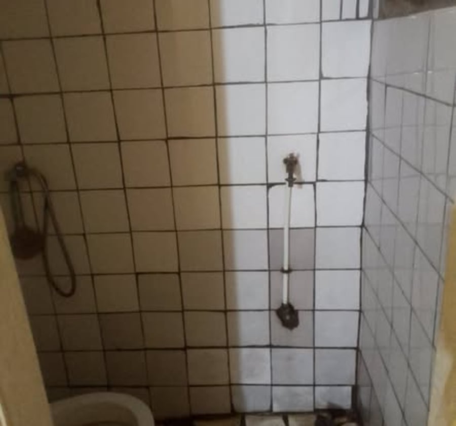 Grande chambre moderne à Nsimeyong