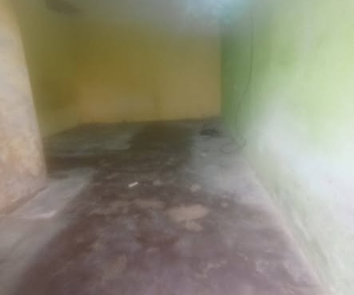 Chambre avec douche interne à louer à Beedi