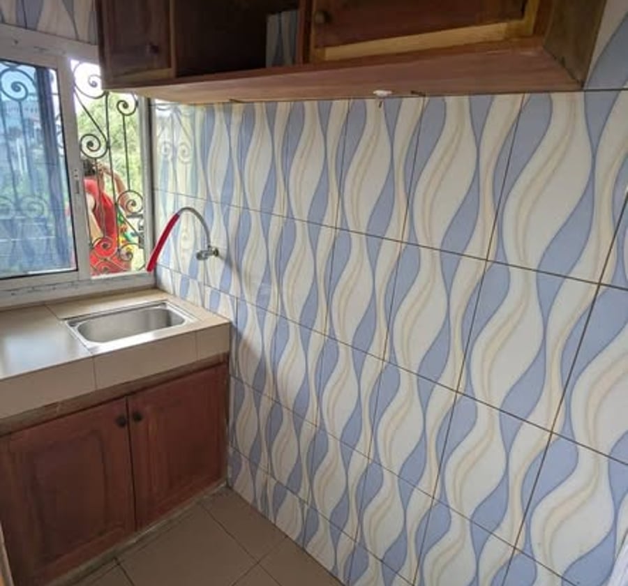 Studio moderne à louer à Odza
