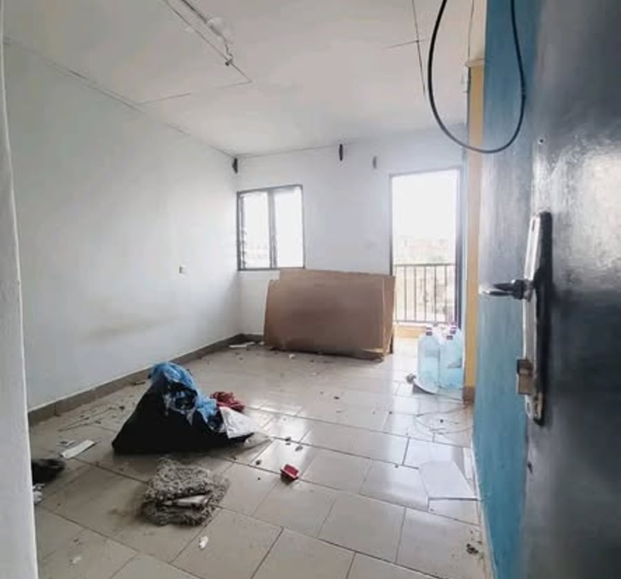 Chambre moderne avec cuisine et balcon à Ange Raphaël