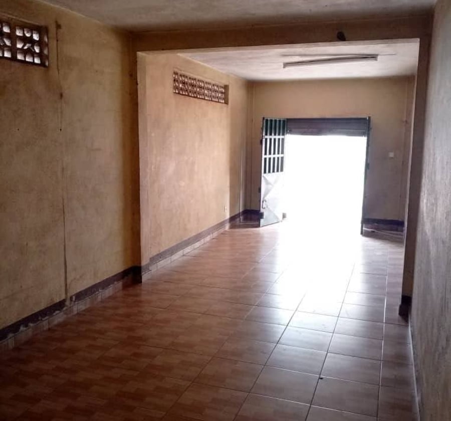 Magasin à louer à Essomba